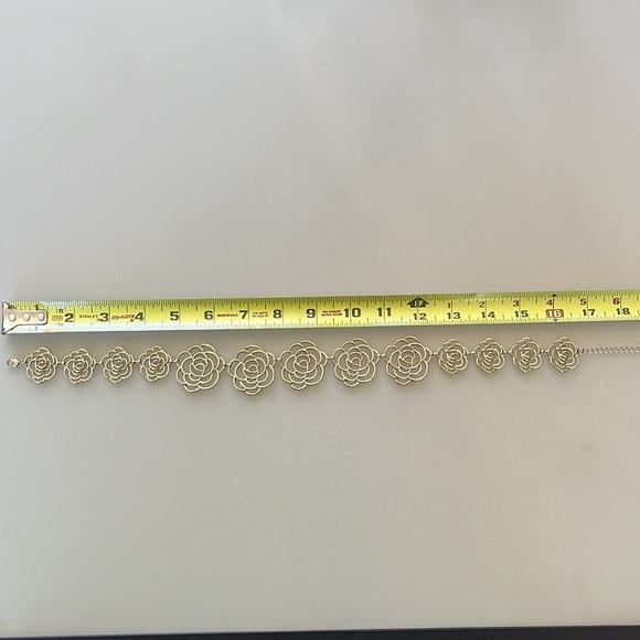 Charming Charlie gold colored floral necklace, EUC - Picture 5 of 7